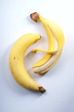 A Banana Including How Many Carb And Calories?